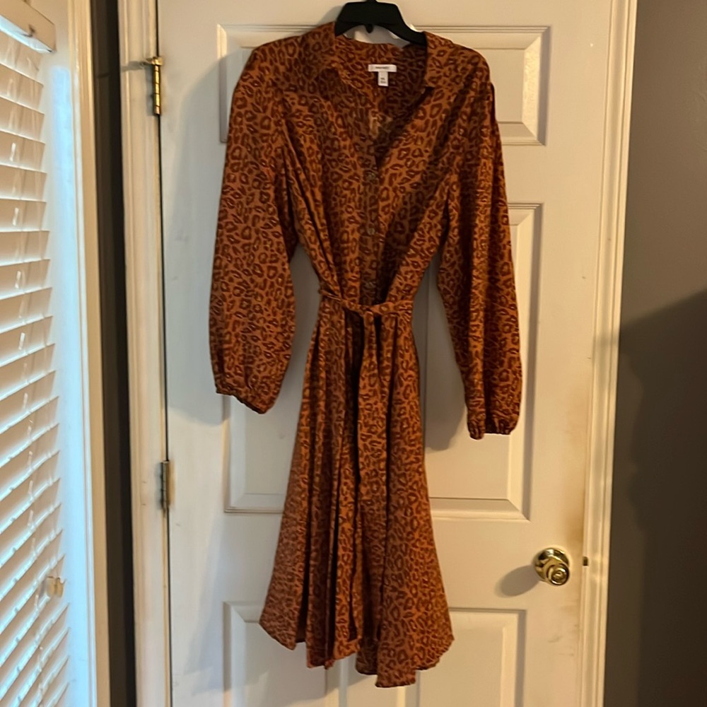 Nine West XXL lantern sleeve leopard print button down dress
